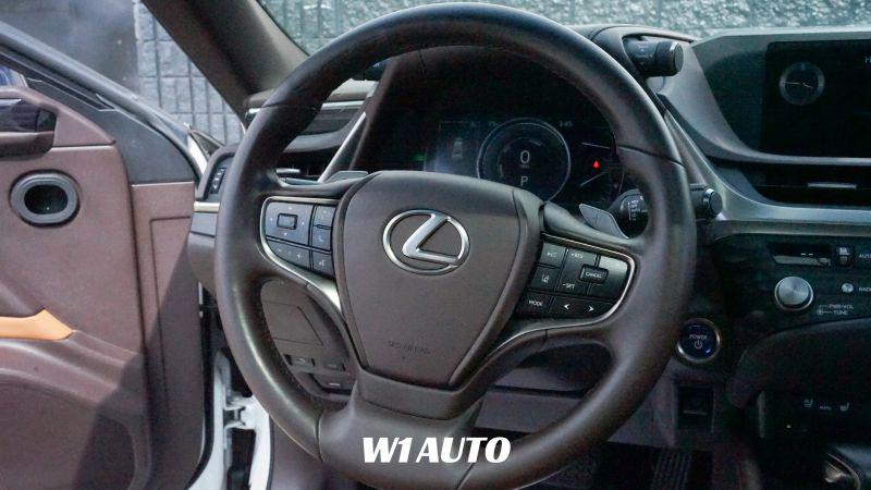 2021 Lexus ES 300h 300h