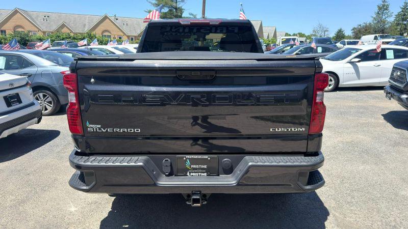 2022 Chevrolet Silverado 1500 4WD Double Cab Standard Bed Custom