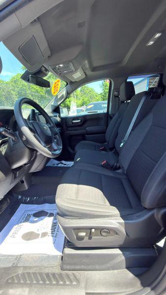 2022 Chevrolet Silverado 1500 4WD Double Cab Standard Bed Custom