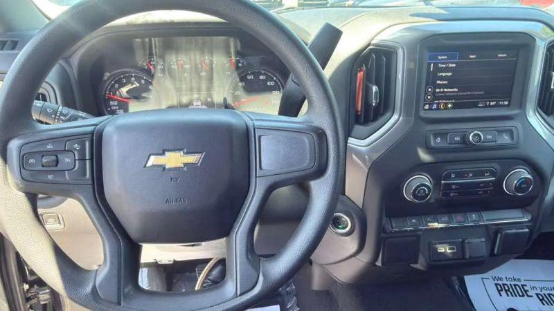 2022 Chevrolet Silverado 1500 4WD Double Cab Standard Bed Custom