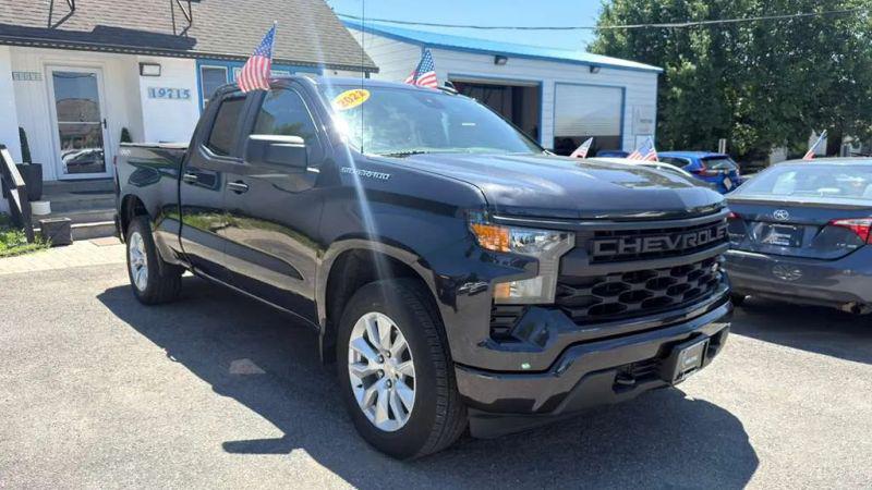 2022 Chevrolet Silverado 1500 4WD Double Cab Standard Bed Custom