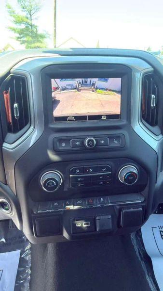 2022 Chevrolet Silverado 1500 4WD Double Cab Standard Bed Custom