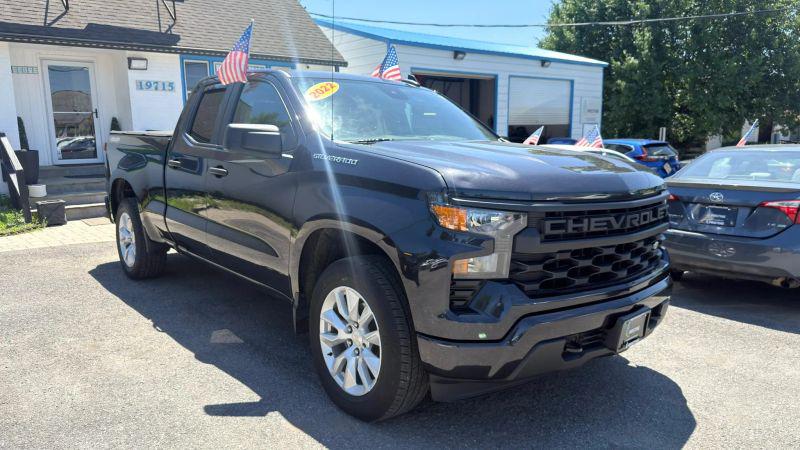 2022 Chevrolet Silverado 1500 4WD Double Cab Standard Bed Custom