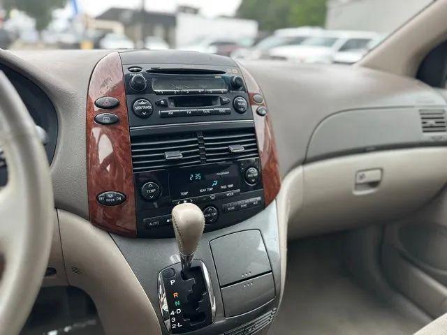 2004 Toyota Sienna XLE
