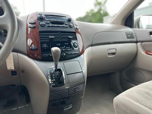 2004 Toyota Sienna XLE