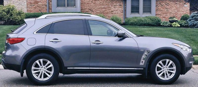 2017 INFINITI QX70 3.7
