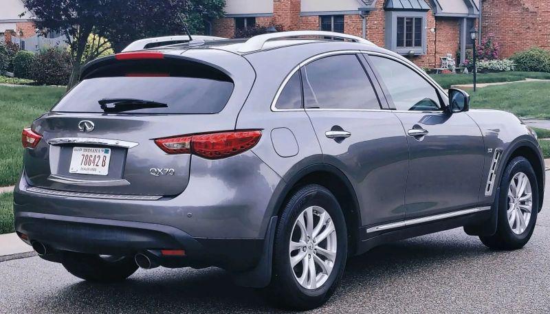 2017 INFINITI QX70 3.7