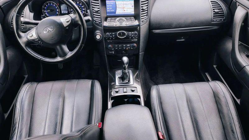 2017 INFINITI QX70 3.7