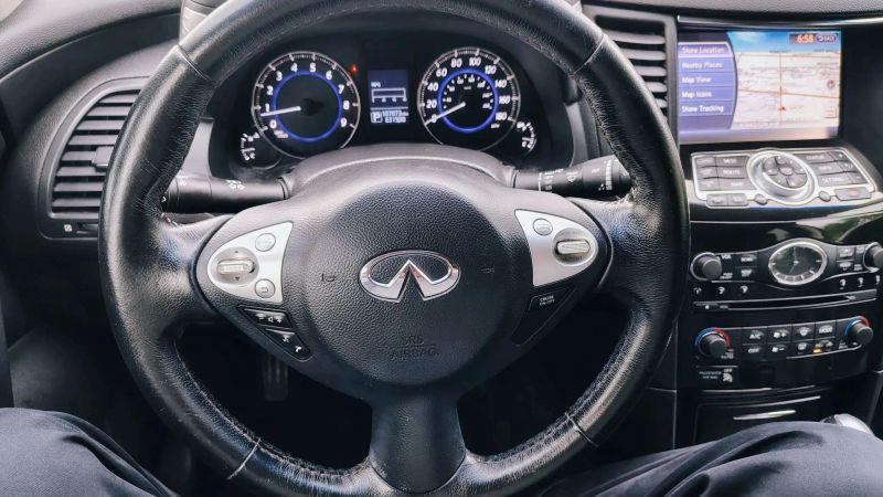 2017 INFINITI QX70 3.7