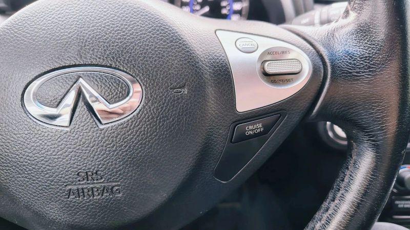 2017 INFINITI QX70 3.7