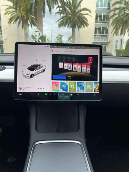 2022 Tesla Model 3 Rear-Wheel Drive
