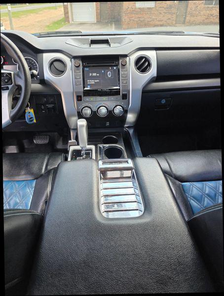 2017 Toyota Tundra SR5 5.7L V8