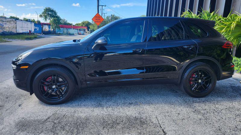 2017 Porsche Cayenne Base