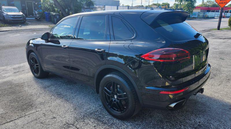 2017 Porsche Cayenne Base