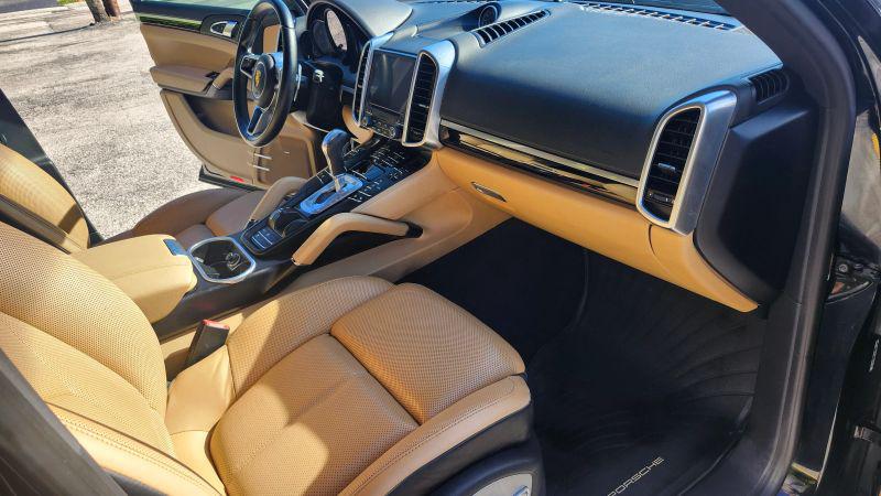 2017 Porsche Cayenne Base