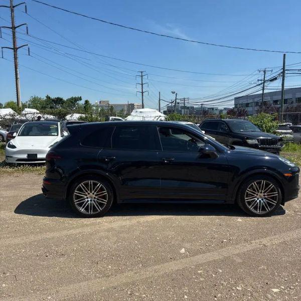 2016 Porsche Cayenne GTS