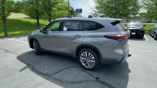 2026 Toyota Highlander Platinum