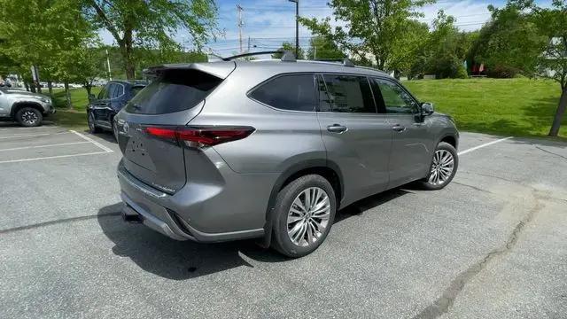 2026 Toyota Highlander Platinum