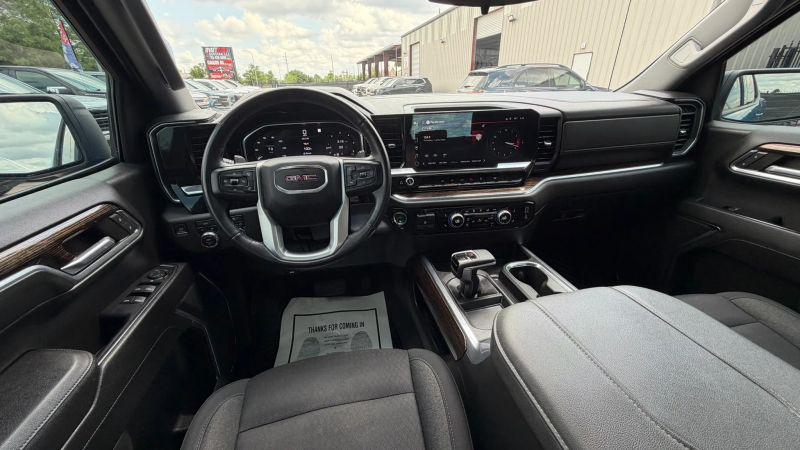 2023 GMC Sierra 1500 4WD Crew Cab Short Box Elevation with 3SB