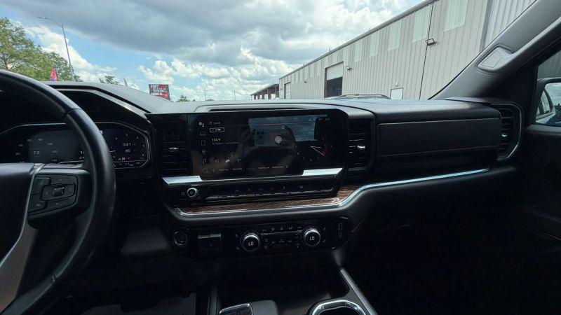 2023 GMC Sierra 1500 4WD Crew Cab Short Box Elevation with 3SB