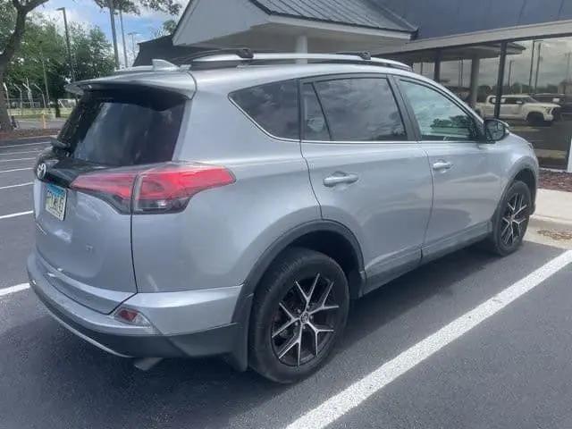 2017 Toyota RAV4 SE