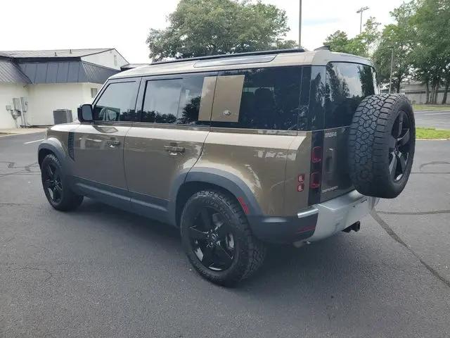 2023 Land Rover Defender 110 SE