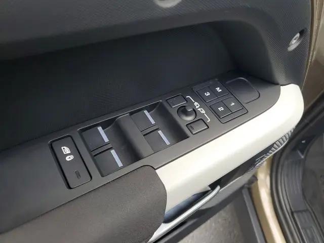2023 Land Rover Defender 110 SE