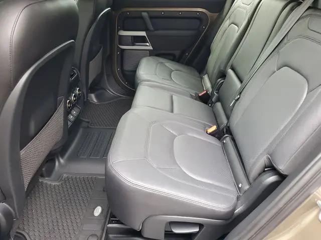 2023 Land Rover Defender 110 SE