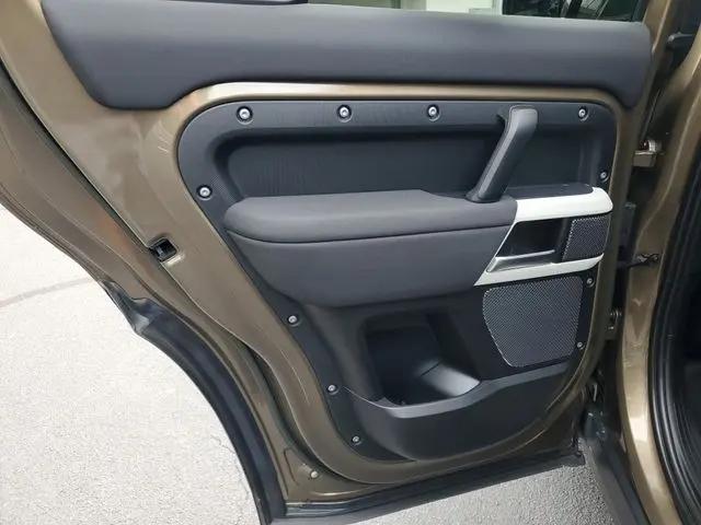 2023 Land Rover Defender 110 SE