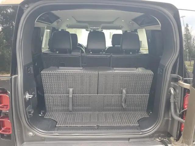 2023 Land Rover Defender 110 SE