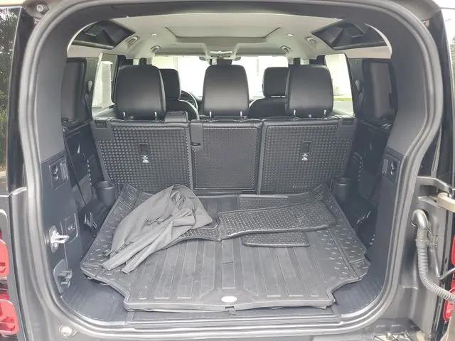 2023 Land Rover Defender 110 SE