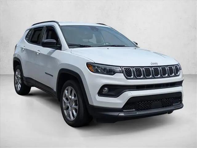 2023 Jeep Compass Latitude Lux FWD