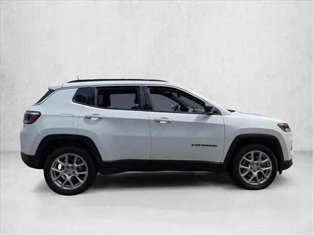 2023 Jeep Compass Latitude Lux FWD