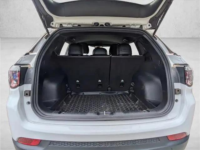 2023 Jeep Compass Latitude Lux FWD