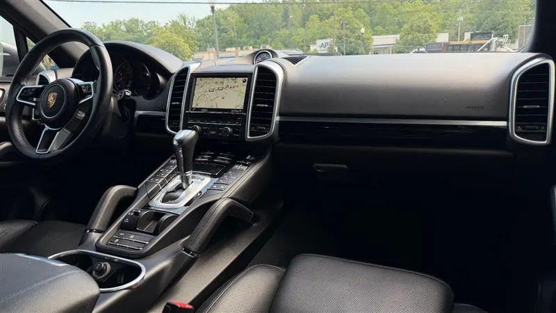 2016 Porsche Cayenne Base
