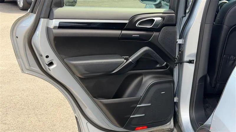 2016 Porsche Cayenne Base