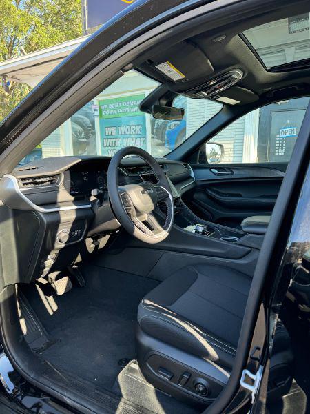 2025 Jeep Grand Cherokee L Laredo X 4x2