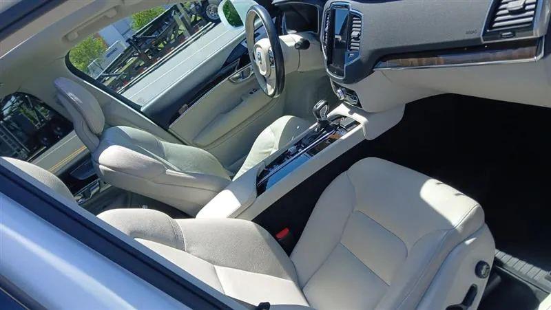 2018 Volvo XC90 T6 Momentum