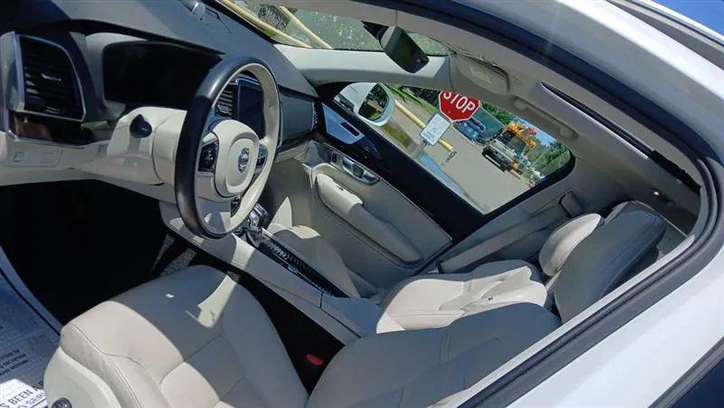 2018 Volvo XC90 T6 Momentum