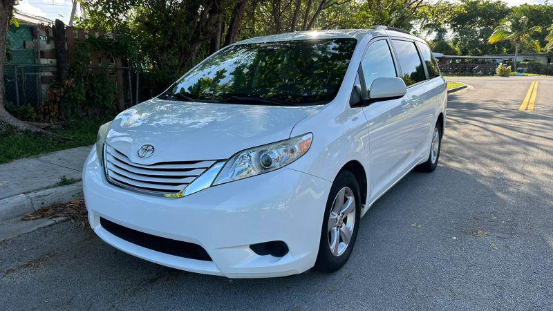 2017 Toyota Sienna LE 8 Passenger for sale in West Park, FL