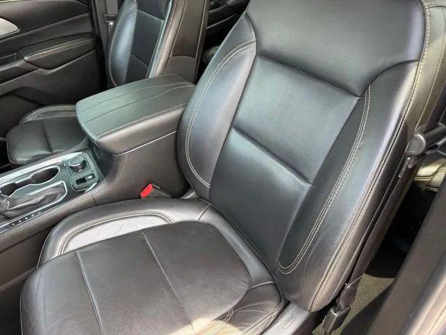 2021 Chevrolet Traverse AWD LT Leather