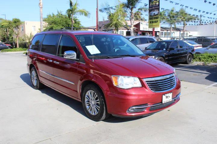 2015 Chrysler Town & Country Touring-L for sale in Long Beach, CA