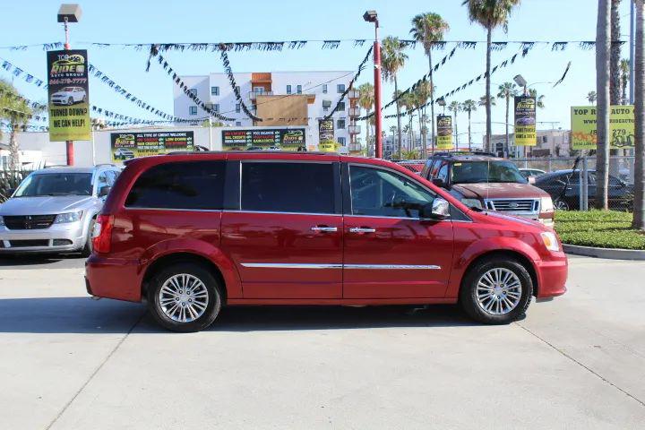 2015 Chrysler Town & Country Touring-L