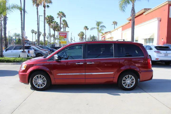 2015 Chrysler Town & Country Touring-L