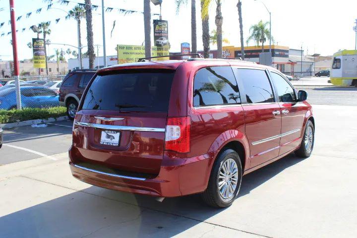 2015 Chrysler Town & Country Touring-L