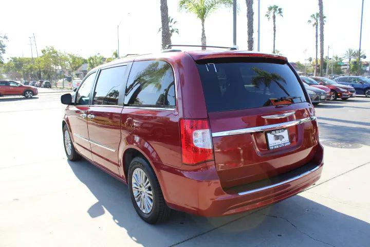 2015 Chrysler Town & Country Touring-L