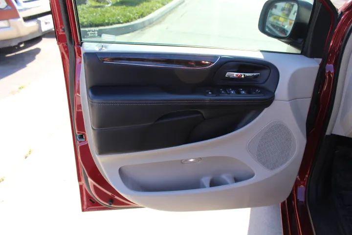 2015 Chrysler Town & Country Touring-L