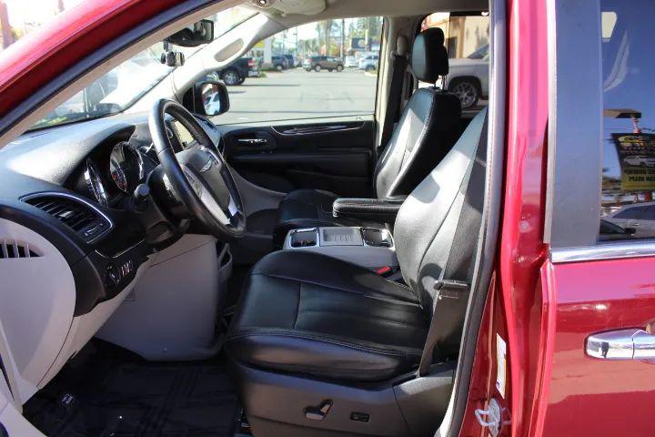 2015 Chrysler Town & Country Touring-L