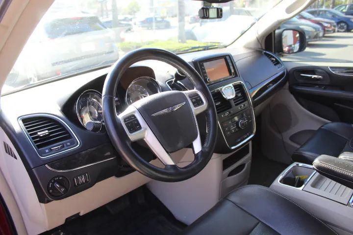 2015 Chrysler Town & Country Touring-L