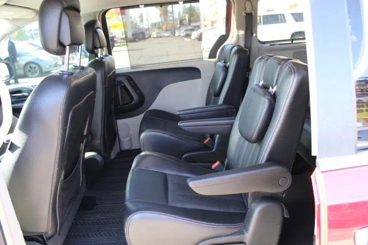 2015 Chrysler Town & Country Touring-L